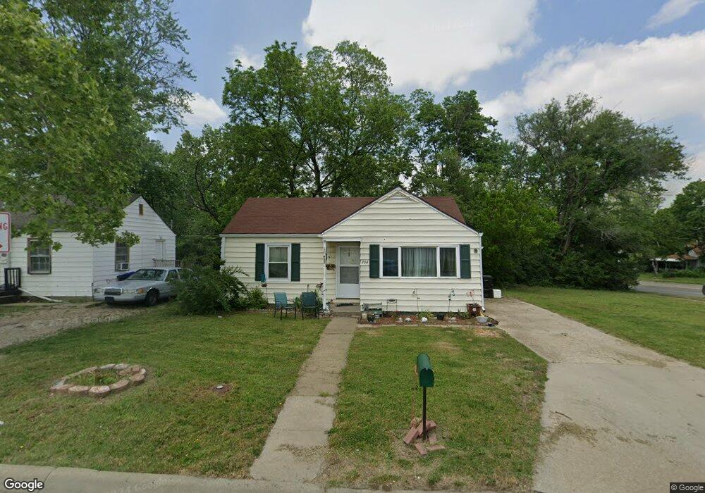 104 SW 27th St, Topeka, KS 66611 - photo 1