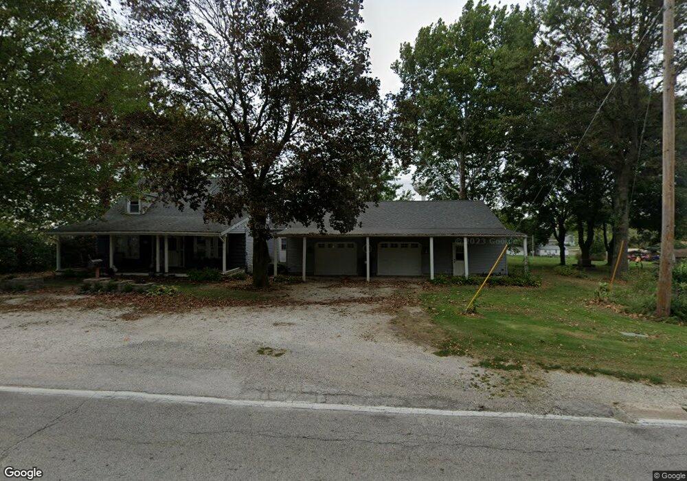 635 S Main St, Virginia, IL 62691 - photo 1