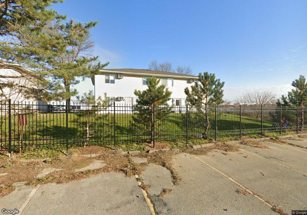 2235 Westdale Dr SW unit 4, Cedar Rapids, IA 52404 - photo 1