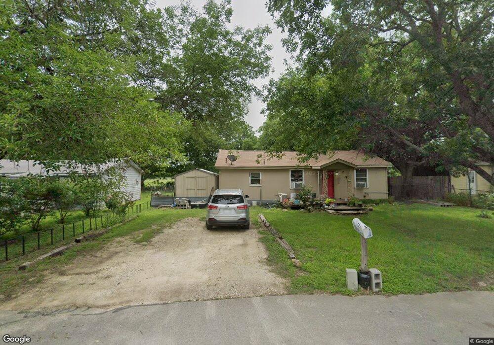 704 Ramsey Ave, Cleburne, TX 76031 - photo 1