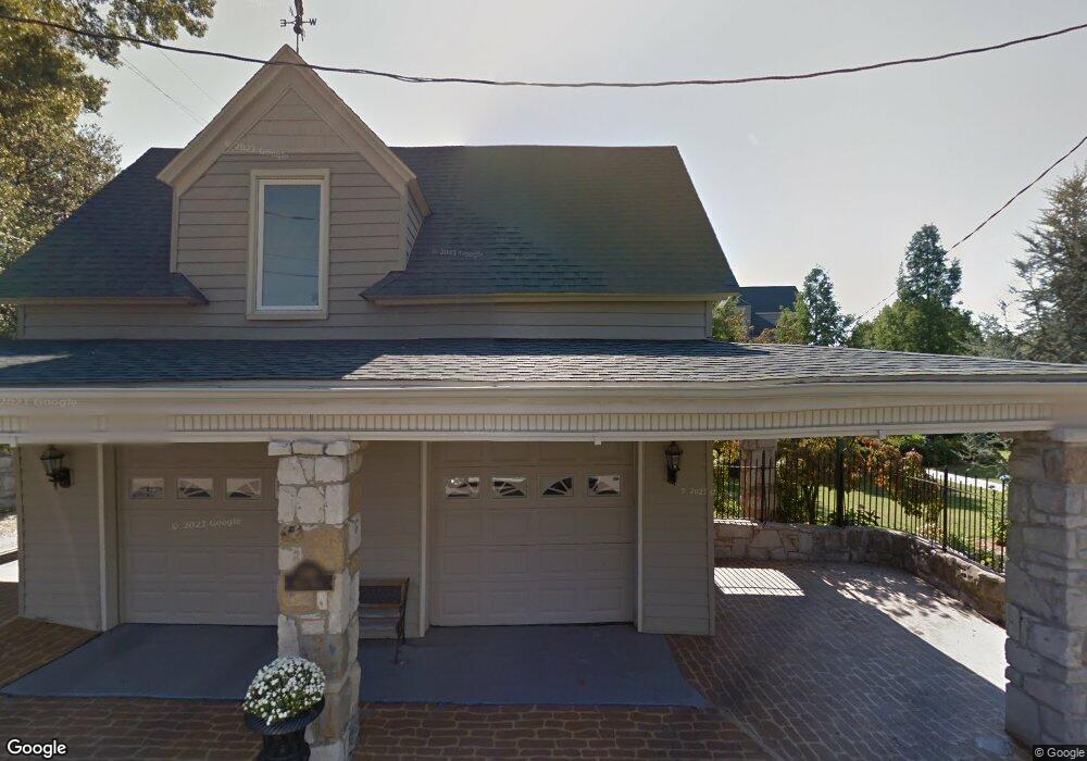 1301 Riddle Rd, New Albany, IN 47150 - photo 1