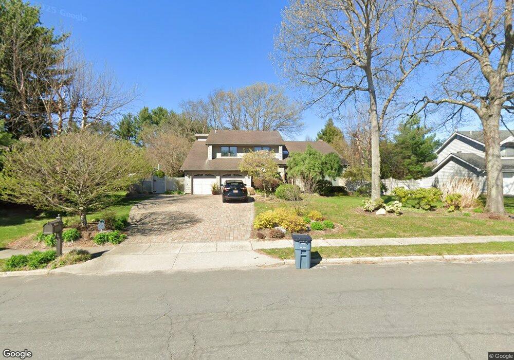 32 Timber Ridge Dr, ComMacK, NY 11725 - photo 1