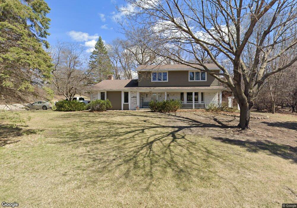 5925 Pinewood Ln, Minnetonka, MN 55345 - photo 1