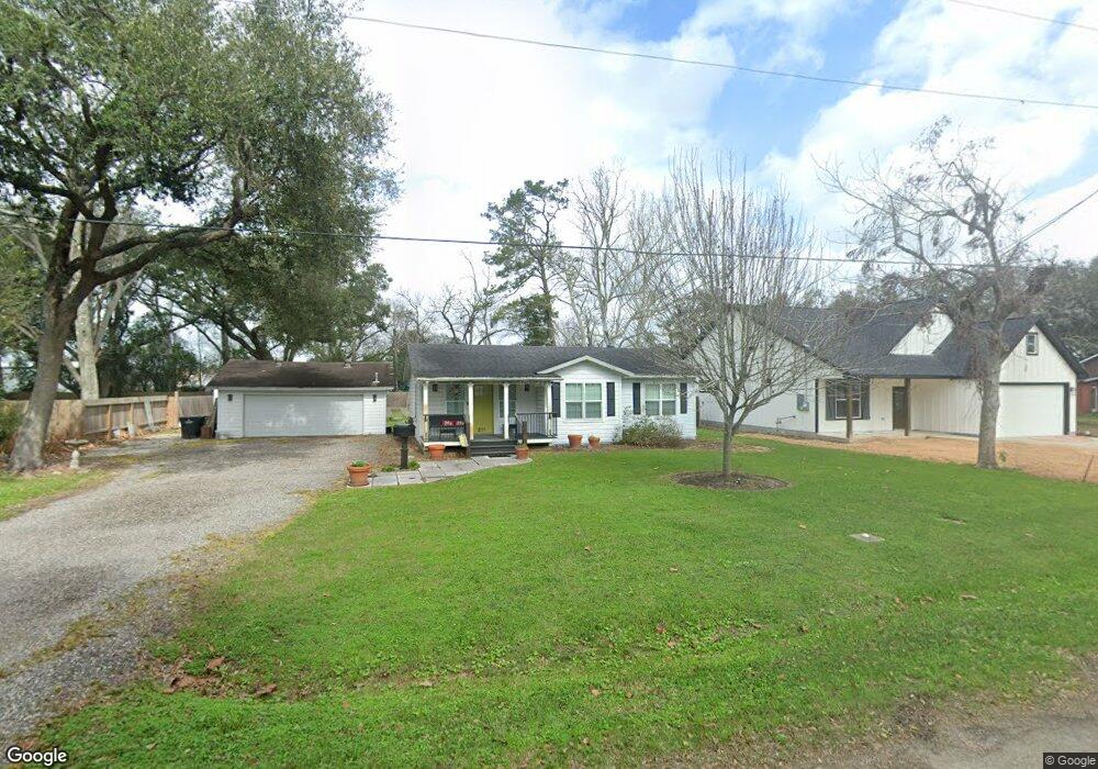 211 E Southland Ave, Alvin, TX 77511 - photo 1