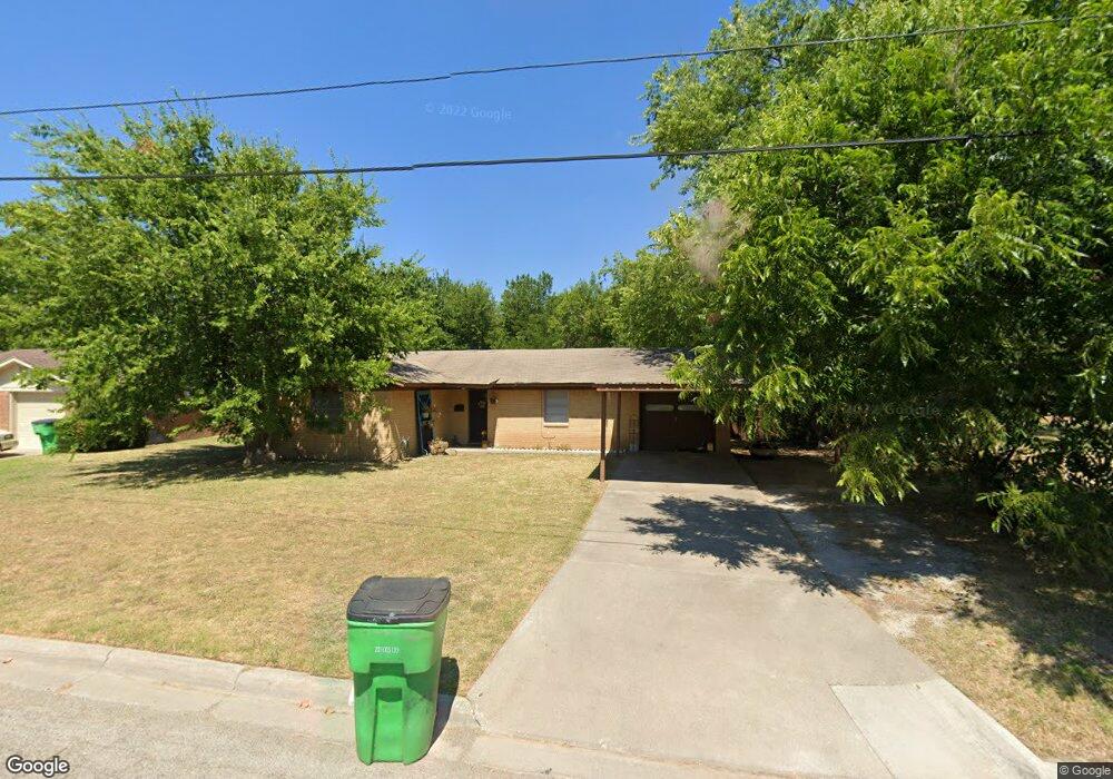 1212 S Howeth St, Gainesville, TX 76240 - photo 1