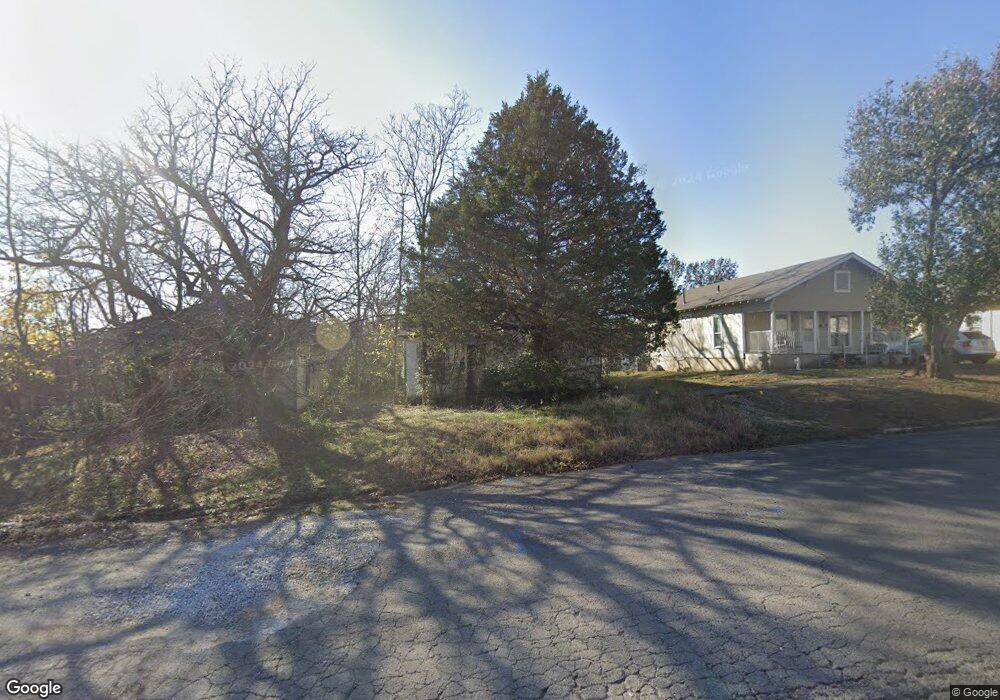 305 W Broadway St, Henryetta, OK 74437 - photo 1