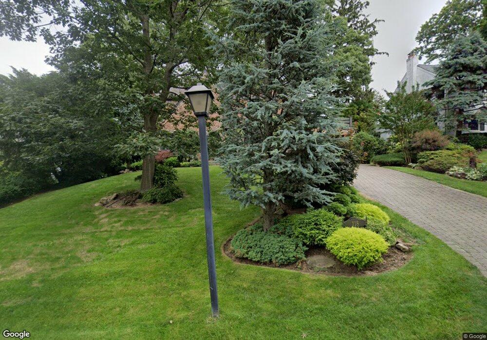 118 Mill Spring Rd, Manhasset, NY 11030 - photo 1