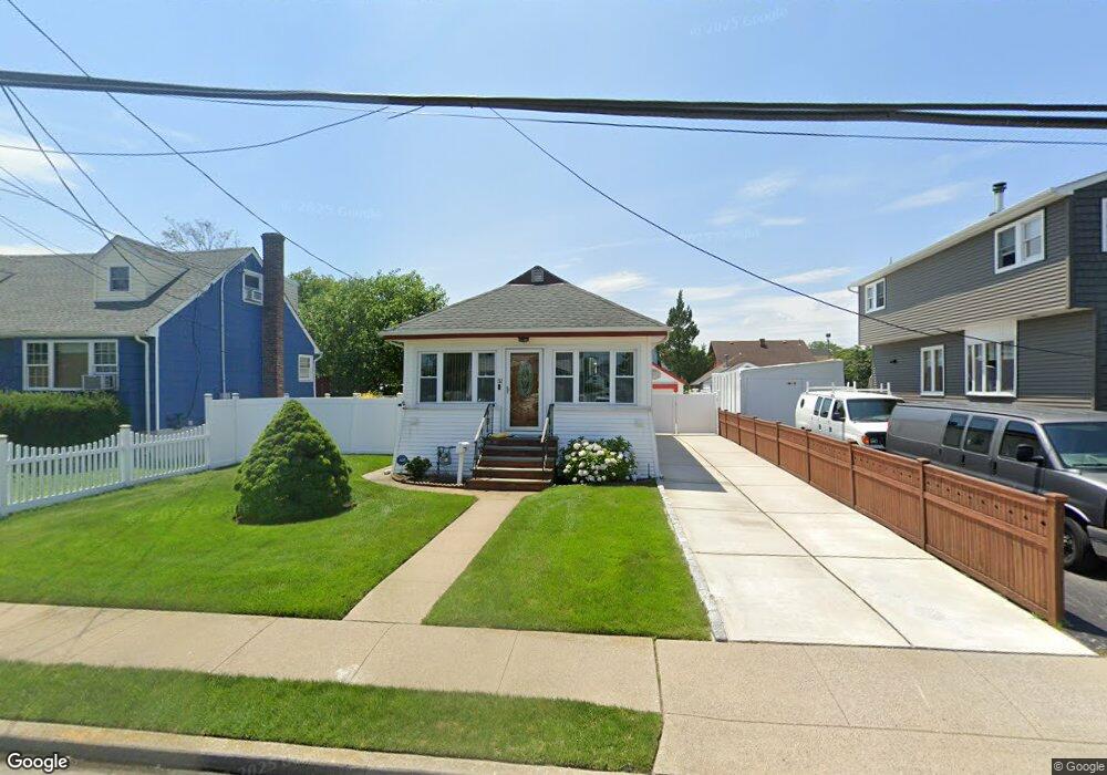 52 Gordon Place, Freeport, NY 11520 - photo 1