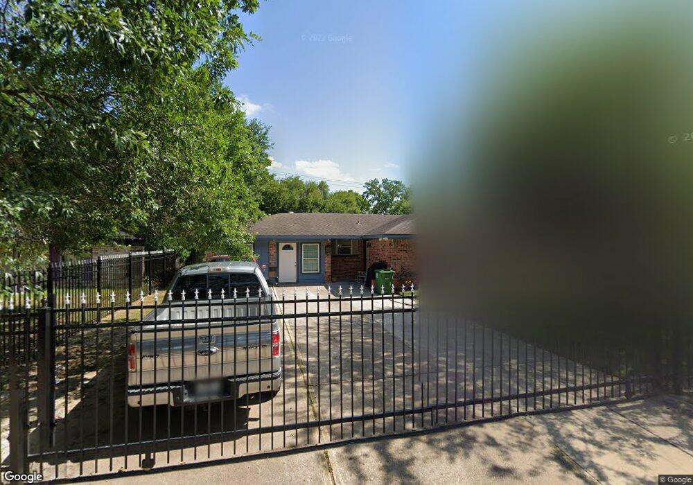 8642 Whitecastle Ln, Houston, TX 77088 - photo 1