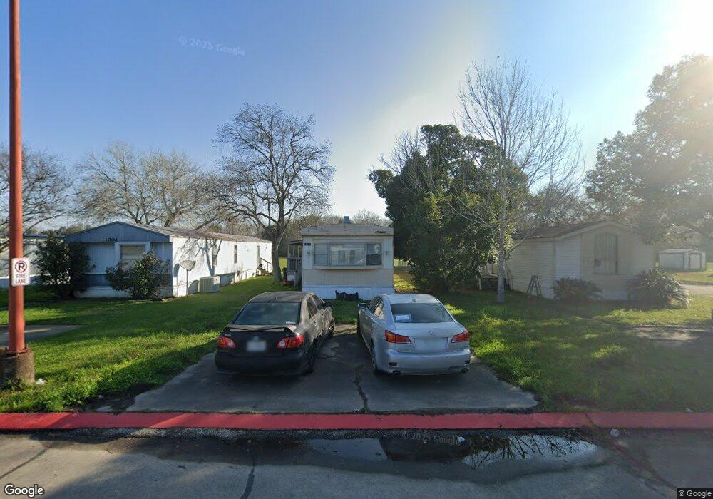 1004 Mesquite St, Alvin, TX 77511 - photo 1