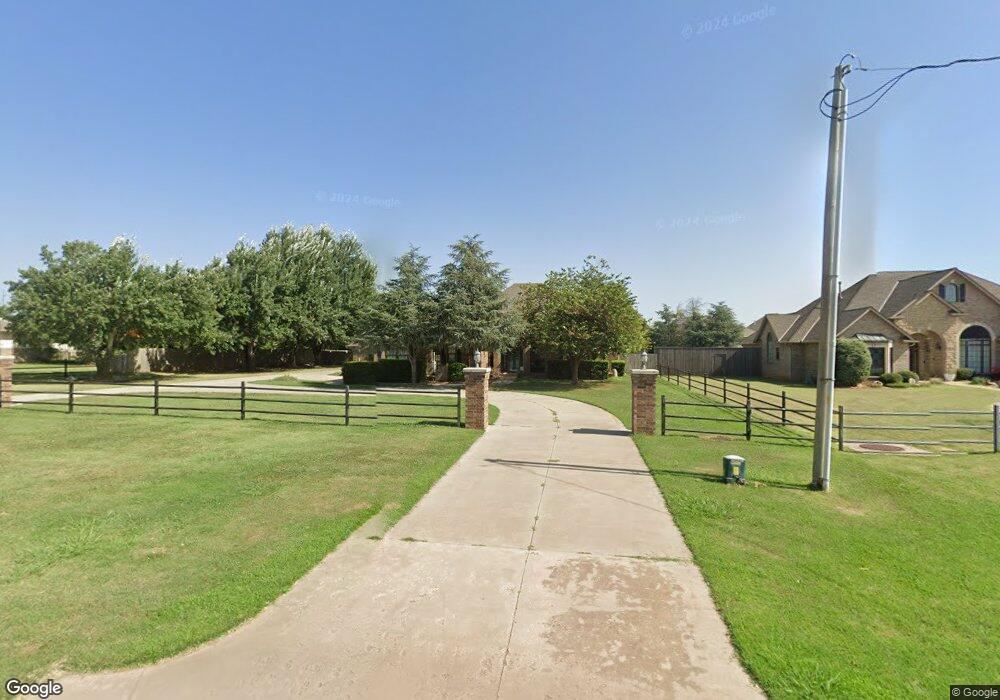 923 NE 27th St, Moore, OK 73160 - photo 1