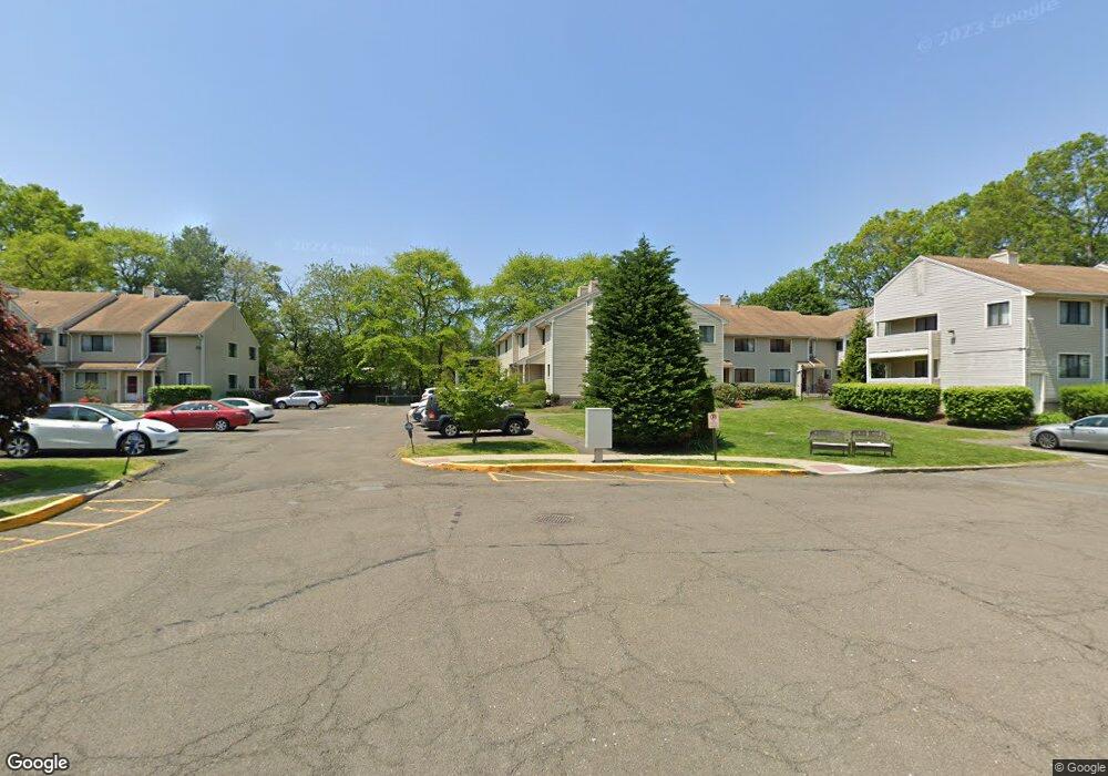 98 Lance Cir unit 98, Bridgeport, CT 06606 - photo 1