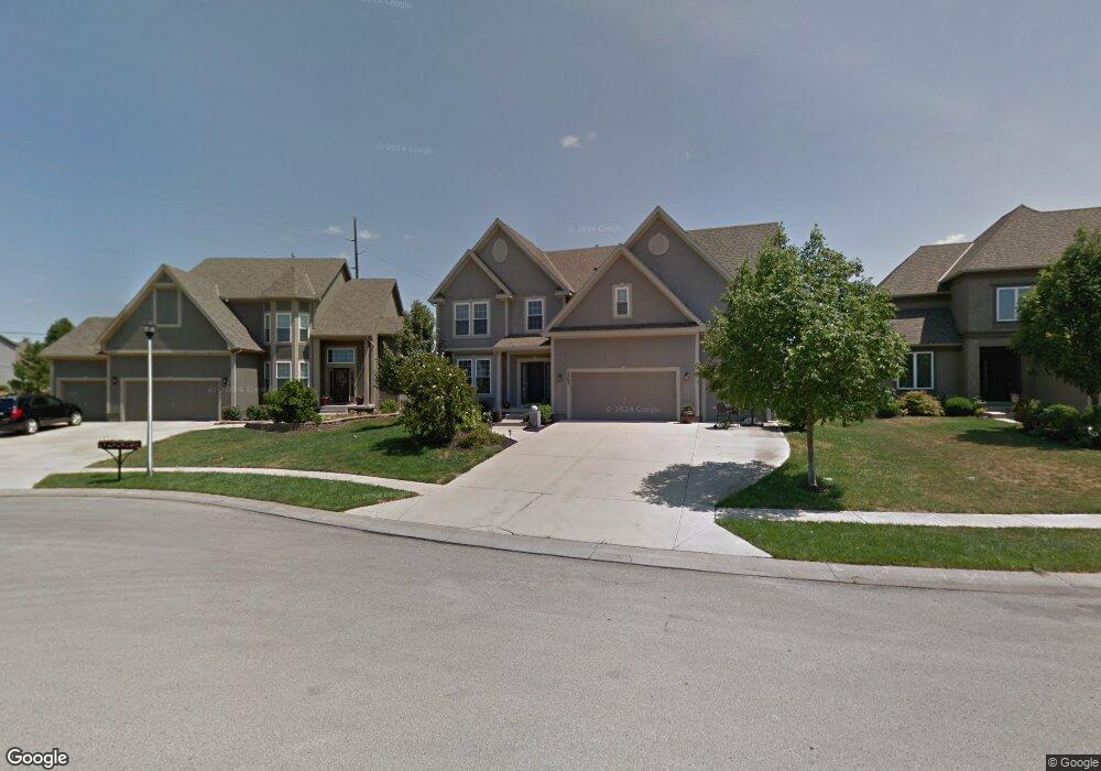 5507 Hilltop Dr, Shawnee, KS 66226 - photo 1