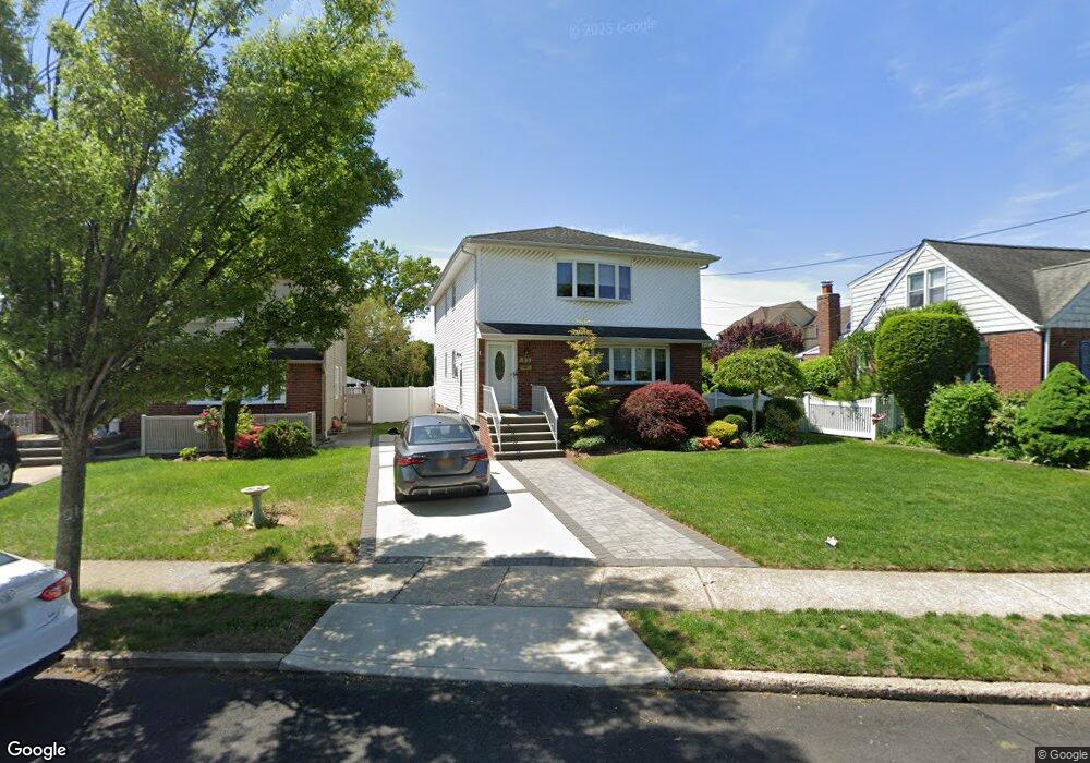 839 Oaks Dr, Franklin Square, NY 11010 - photo 1