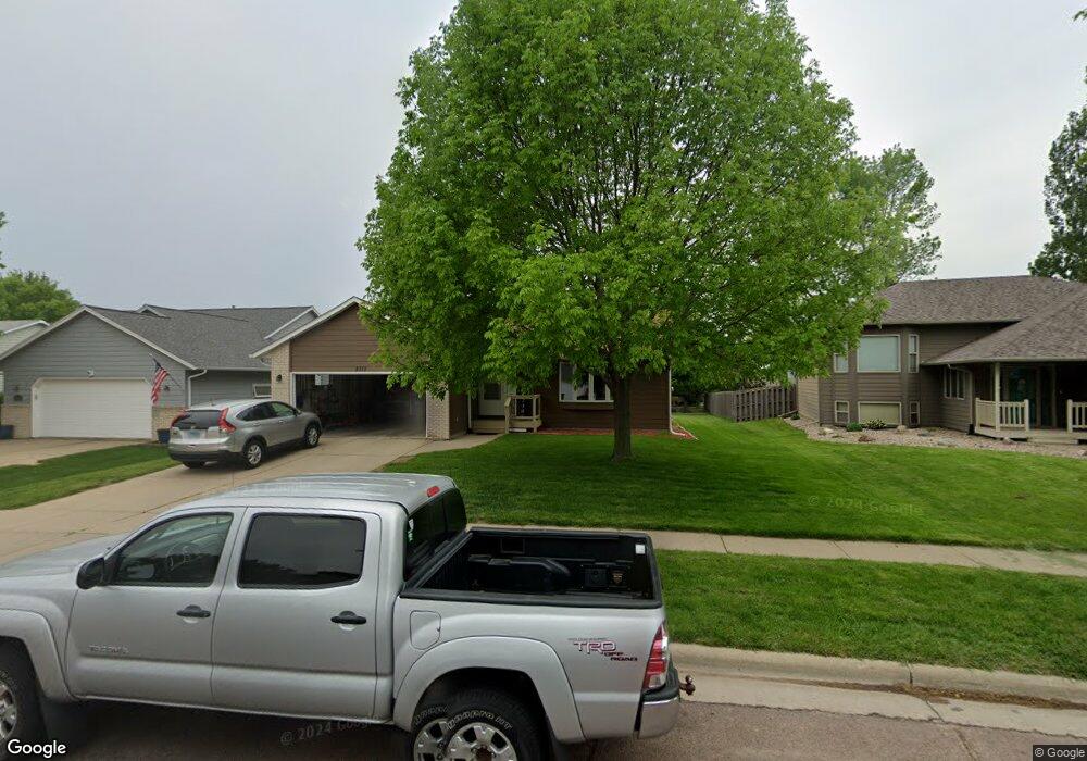 2713 S Alpine Ave, Sioux Falls, SD 57110 - photo 1