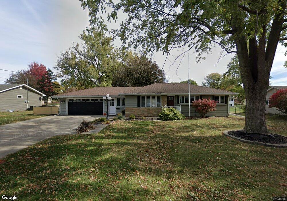 210 E 28th St S, Newton, IA 50208 - photo 1