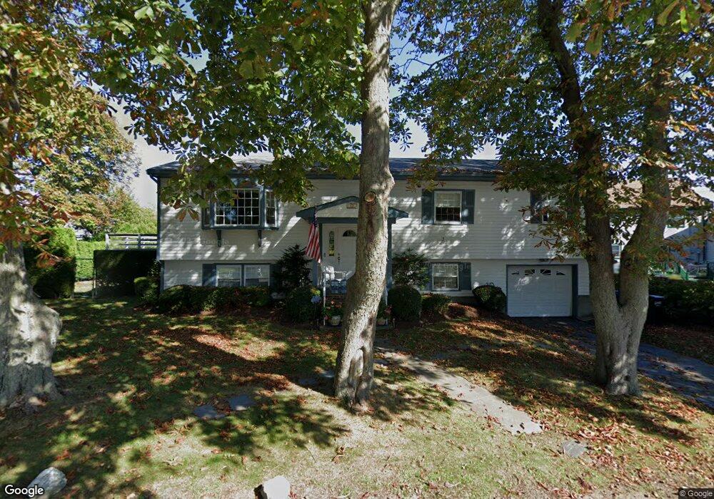 82 Bliss Mine Rd, Newport, RI 02840 - photo 1