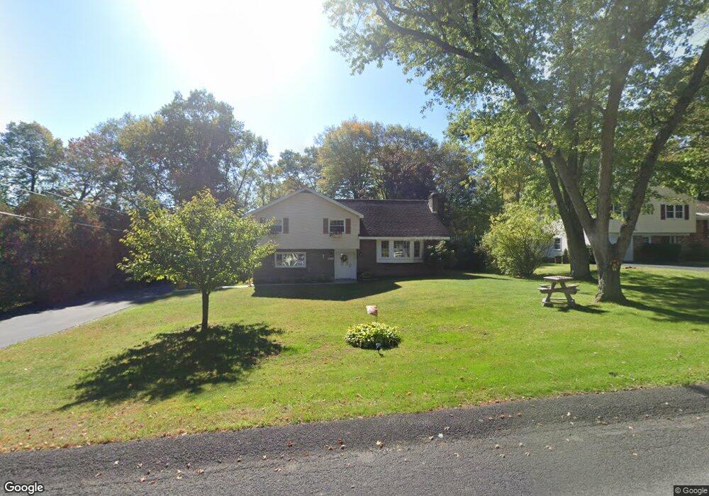 822 Maxwell Dr, Schenectady, NY 12309 - photo 1