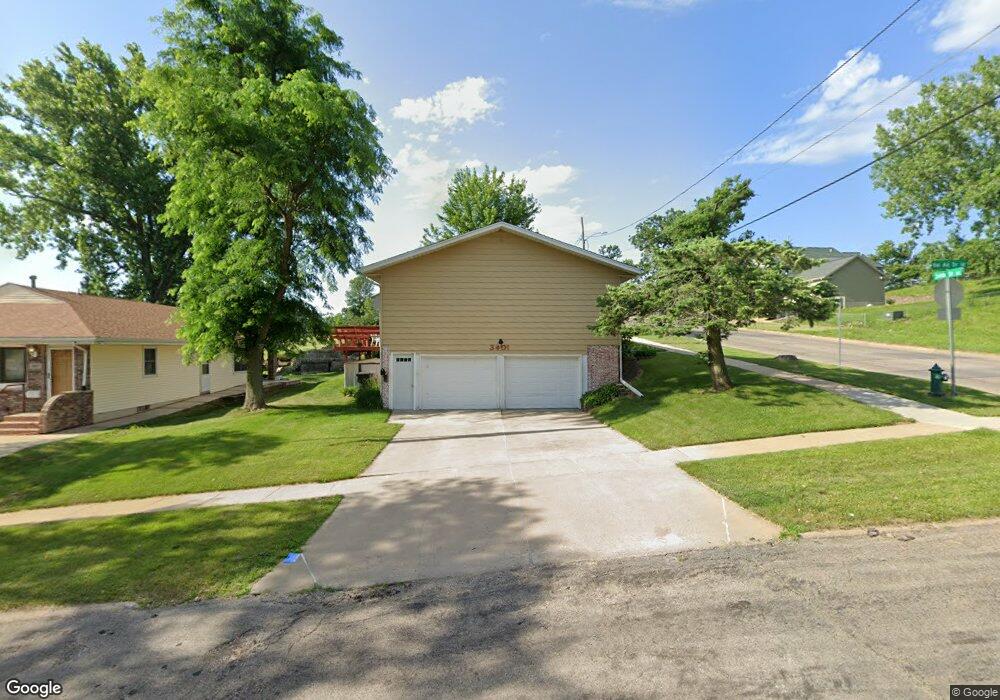 3401 Bel Air Dr SE, Cedar Rapids, IA 52403 - photo 1