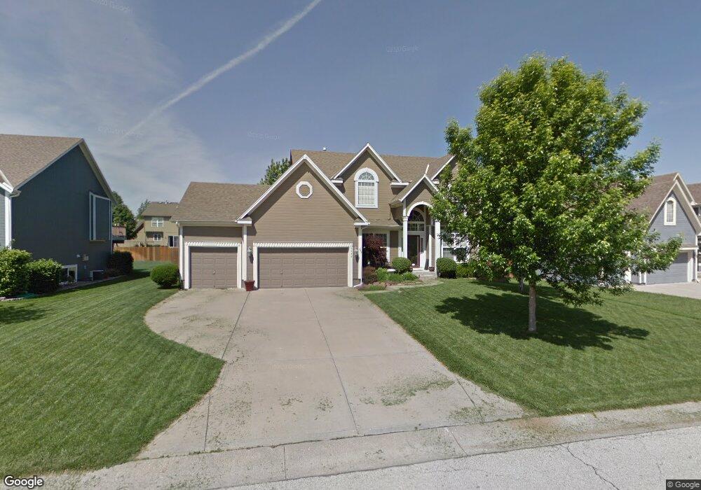 5328 Kenton Rd, Shawnee, KS 66226 - photo 1