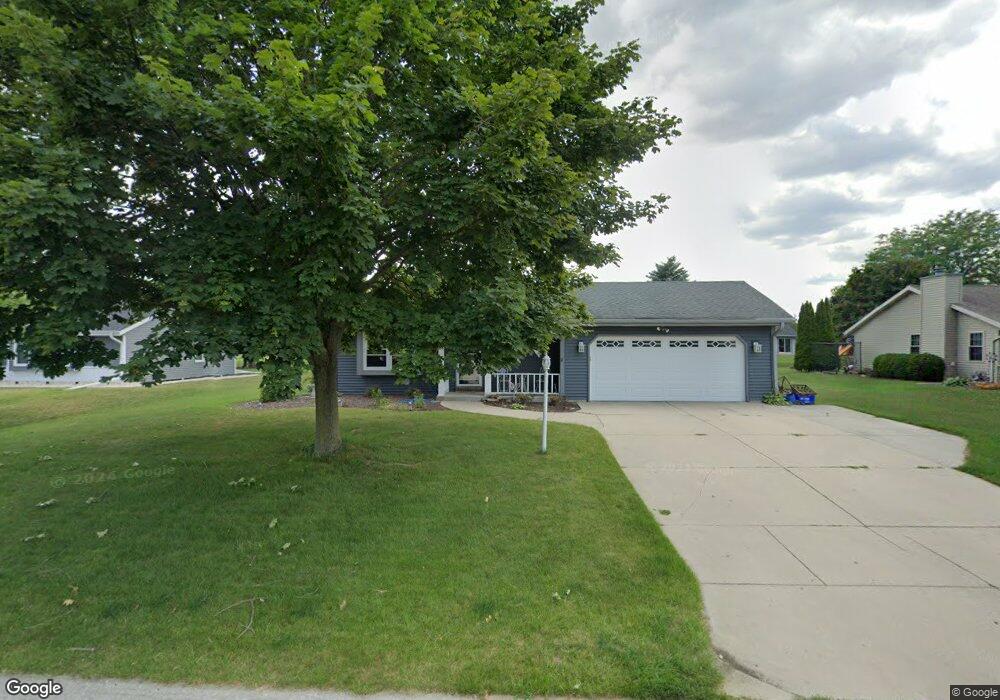 W158N10507 Fieldstone Pass, Germantown, WI 53022 - photo 1