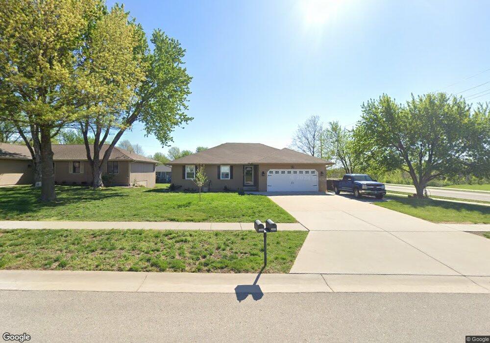 2854 SW Ancaster Rd, Topeka, KS 66614 - photo 1