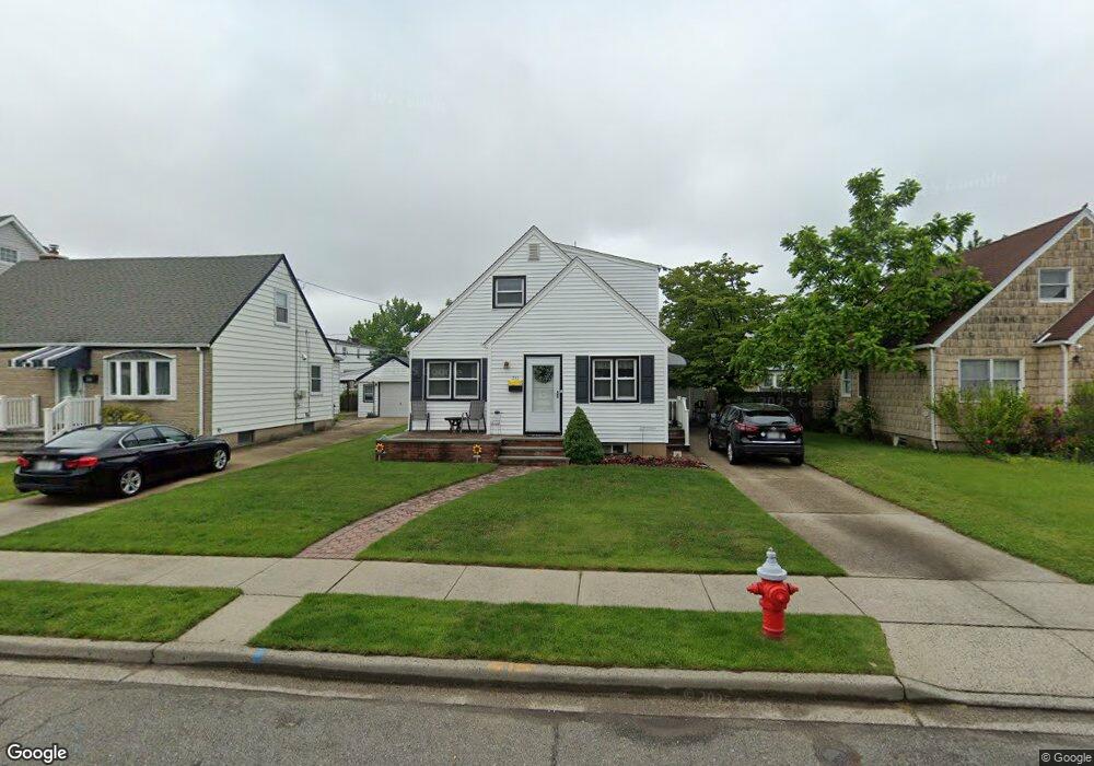 241 Devonshire Dr, New Hyde Park, NY 11040 - photo 1