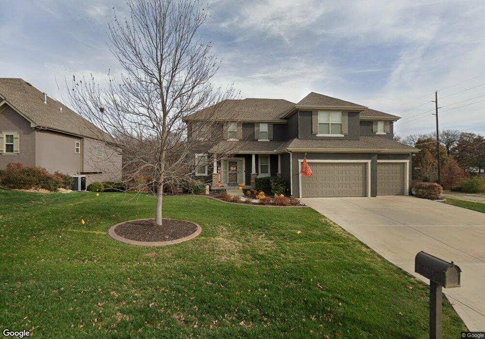 4623 Lakecrest Dr, Shawnee, KS 66218 - photo 1