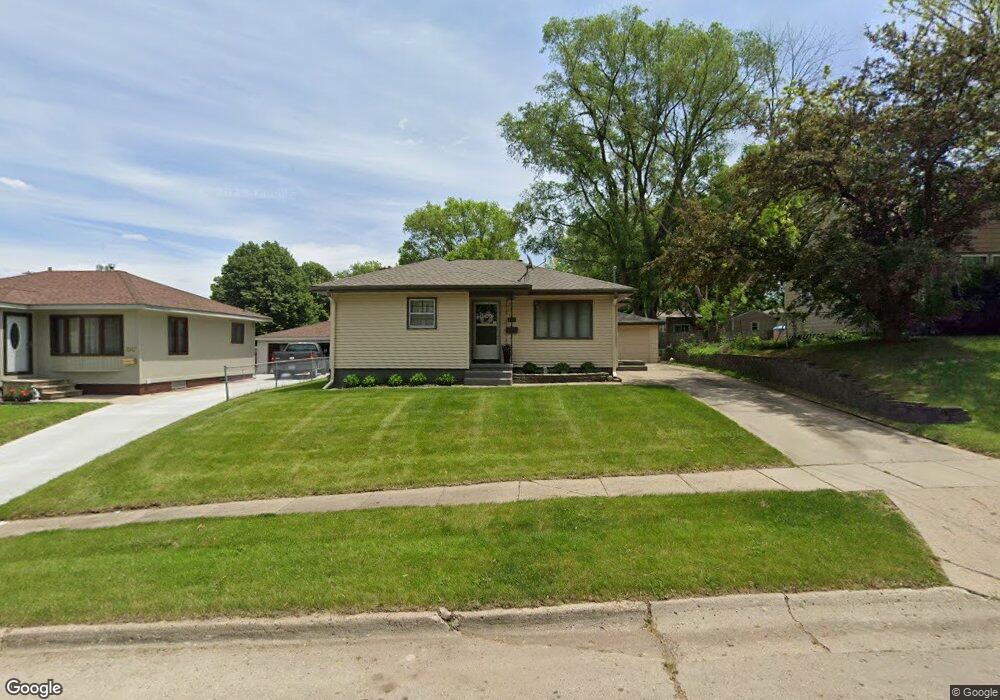 3933 49th St, Des Moines, IA 50310 - photo 1