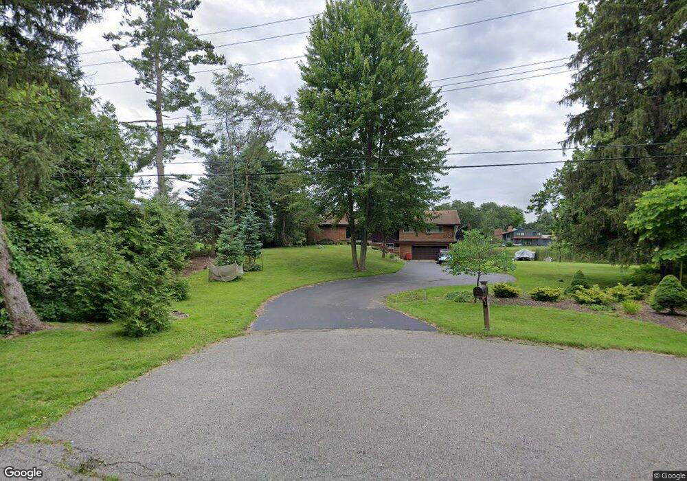 6305 North Shore Ct, West Bloomfield, MI 48324 - photo 1