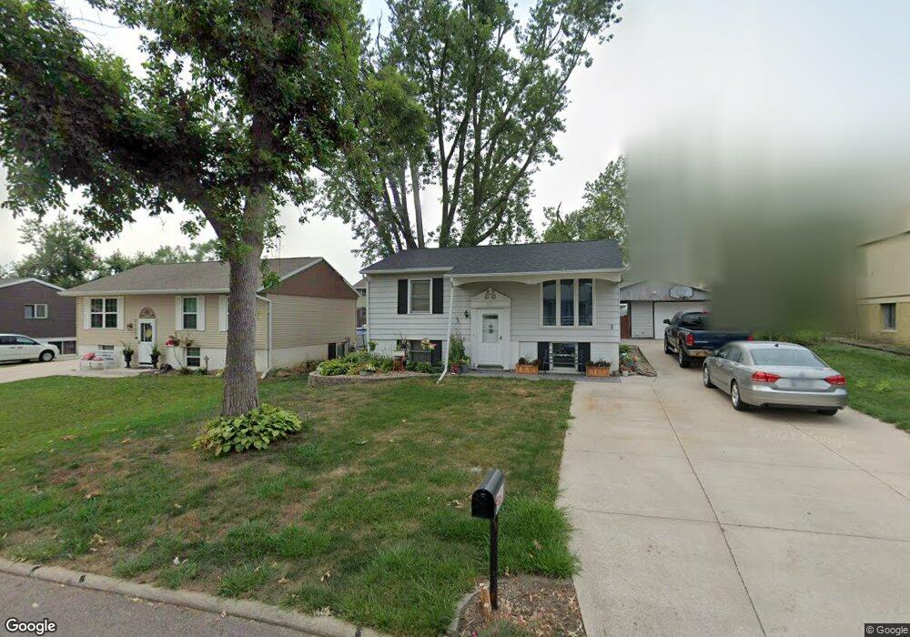 3131 Bayberry Dr SW, Cedar Rapids, IA 52404 - photo 1