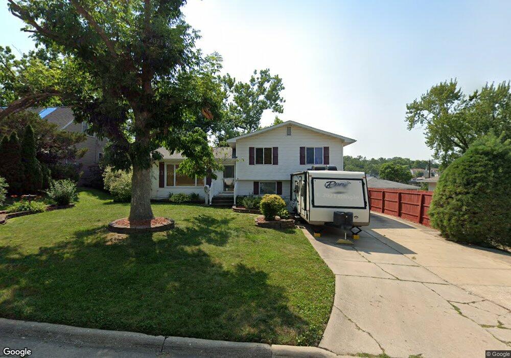 310 32nd St NW, Cedar Rapids, IA 52405 - photo 1