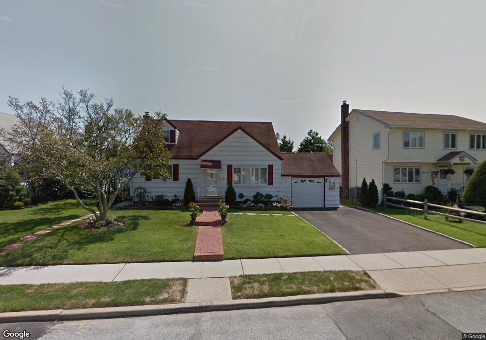 715 Eileen St, Franklin Square, NY 11010 - photo 1