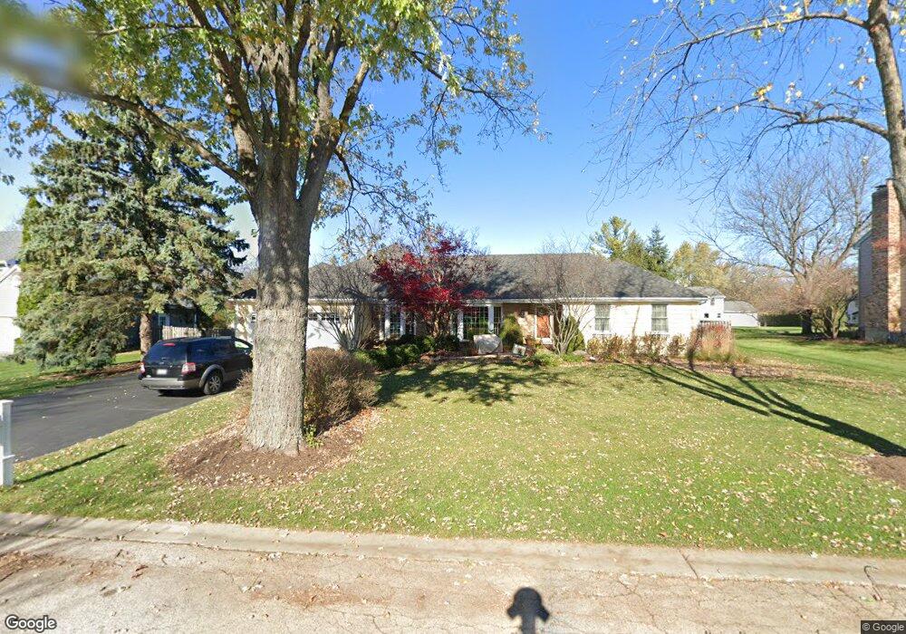 720 Sprucetree Ln, Algonquin, IL 60102 - photo 1