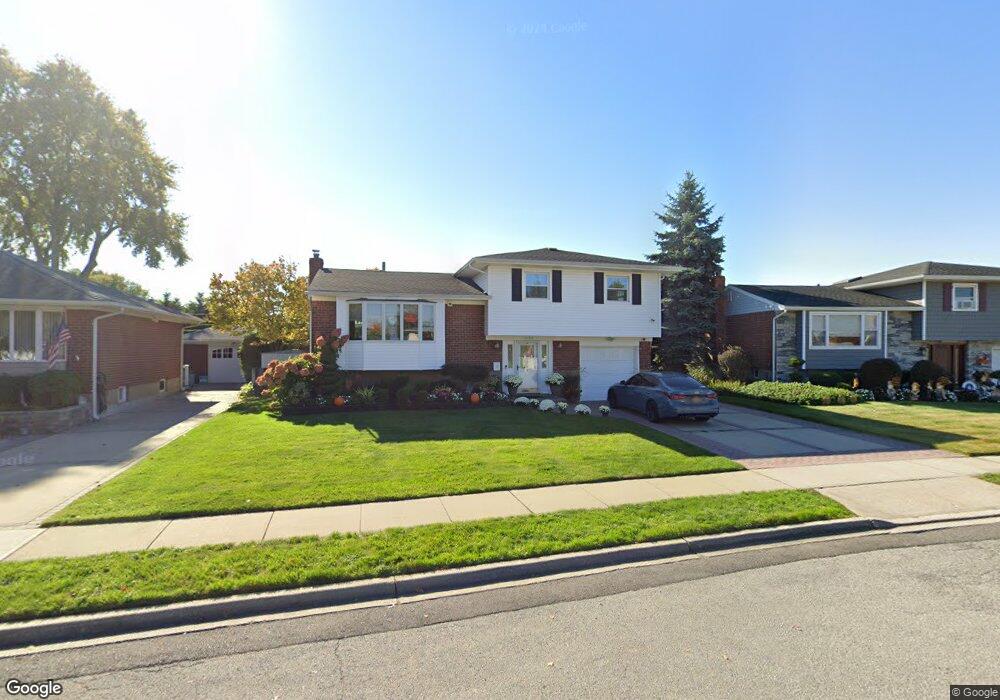 3654 Ivy Dr, Bethpage, NY 11714 - photo 1