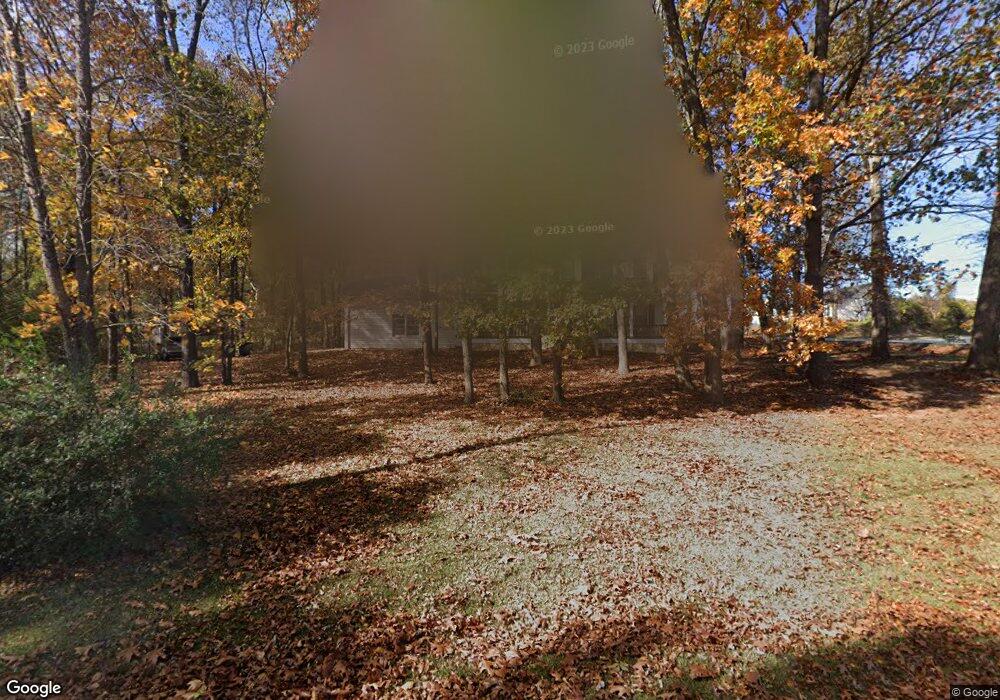 527 Lewis Cir, Commerce, GA 30529 - photo 1