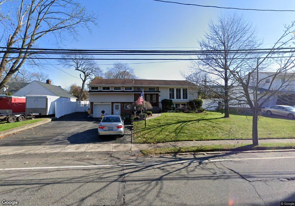 665 Plainview Rd, Bethpage, NY 11714 - photo 1