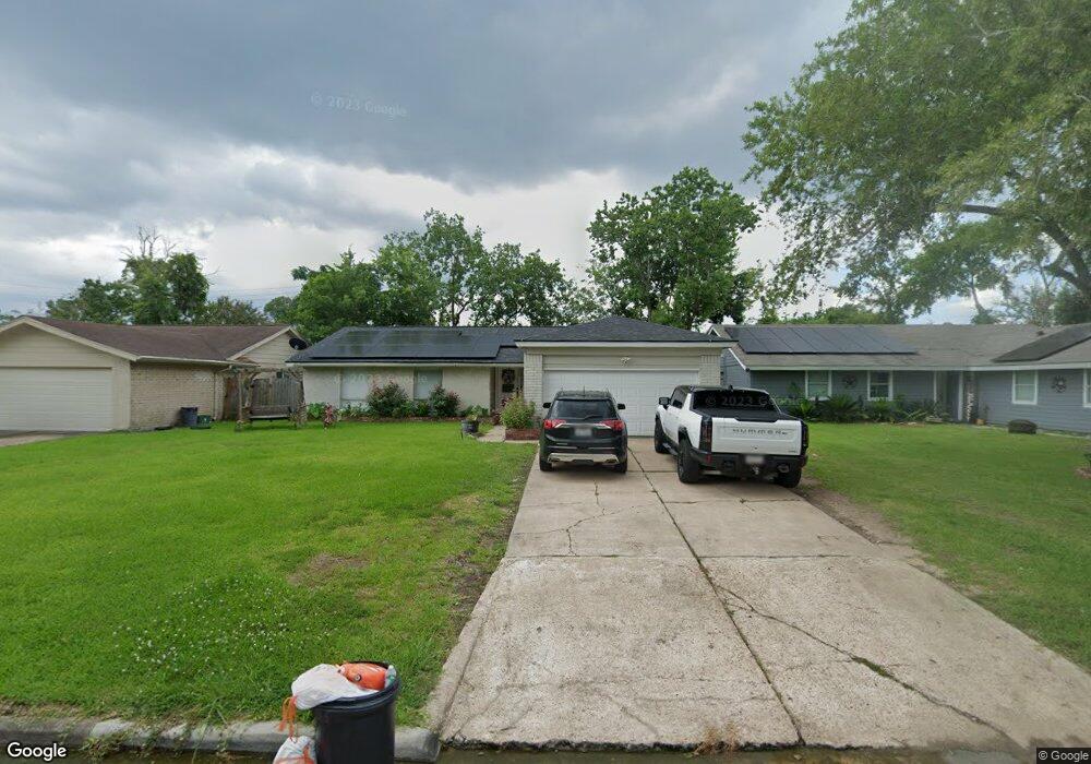 16934 Worden Ln, Friendswood, TX 77546 - photo 1