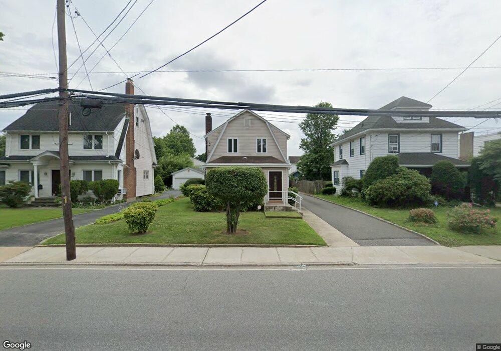 20 Hicks Ln, Great Neck, NY 11024 - photo 1