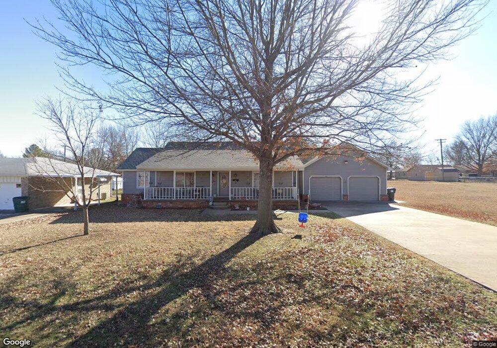 711 W 3rd St, Skiatook, OK 74070 - photo 1