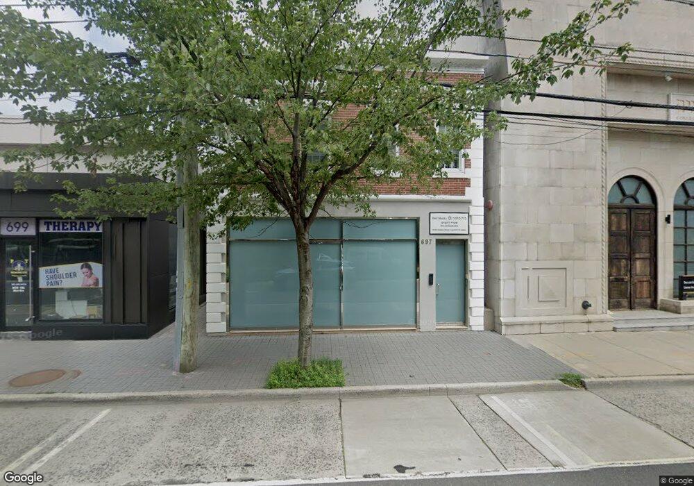 697 Middle Neck Rd, Great Neck, NY 11024 - photo 1