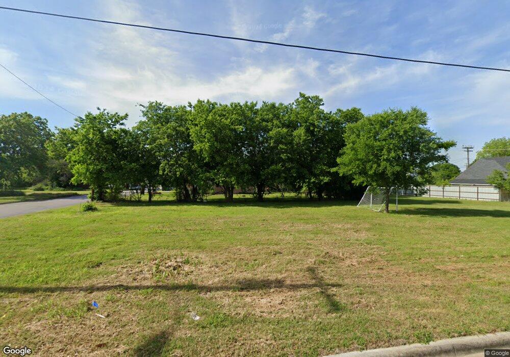 502 Carnes St, Gainesville, TX 76240 - photo 1