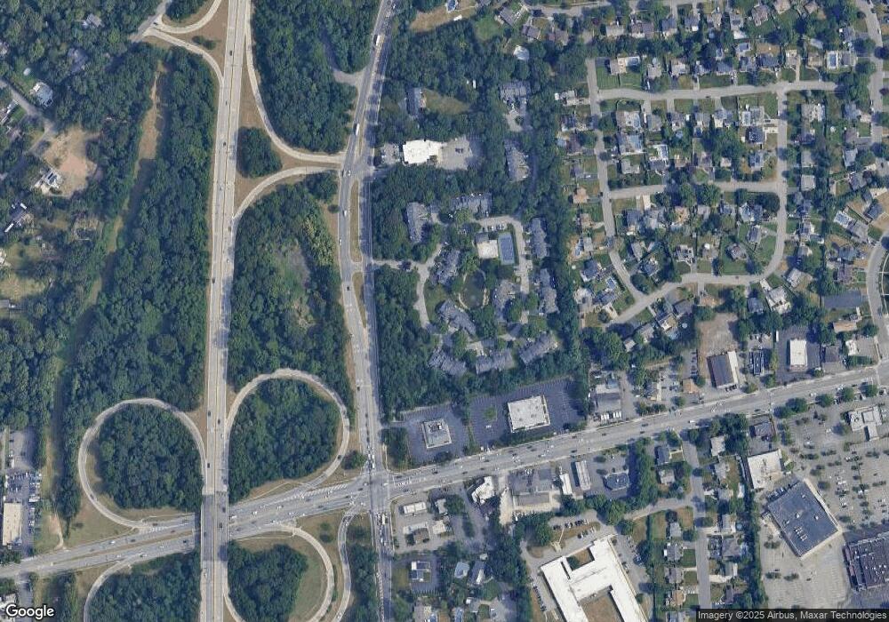 47 Madder Lake Cir, ComMacK, NY 11725 - photo 1