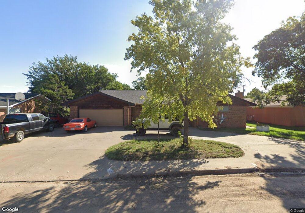 122 Bailey Ave, Dumas, TX 79029 - photo 1