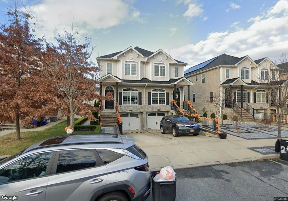 26 Berkshire Ln unit MODEL A, Staten Island, NY 10309 - photo 1