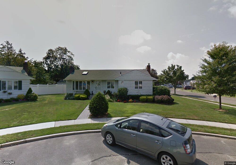 10 Pasture Ct, Bethpage, NY 11714 - photo 1