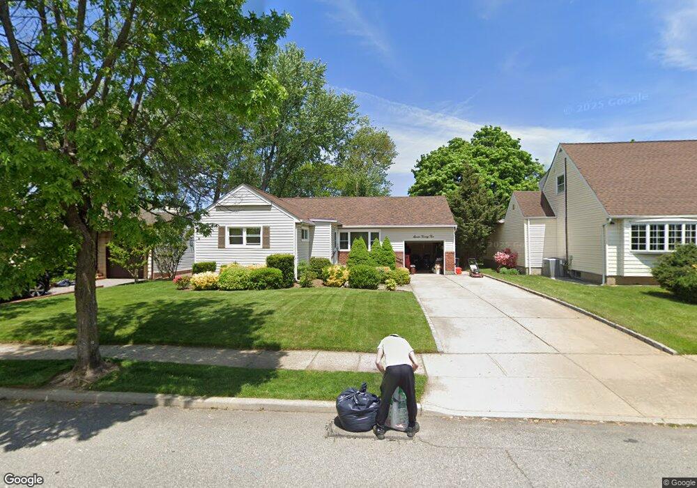 722 Cornell Rd, Franklin Square, NY 11010 - photo 1