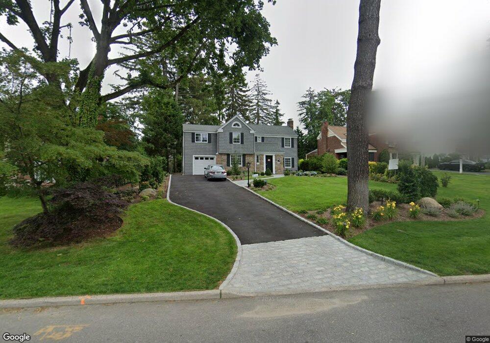 32 Pickwick Rd, Manhasset, NY 11030 - photo 1