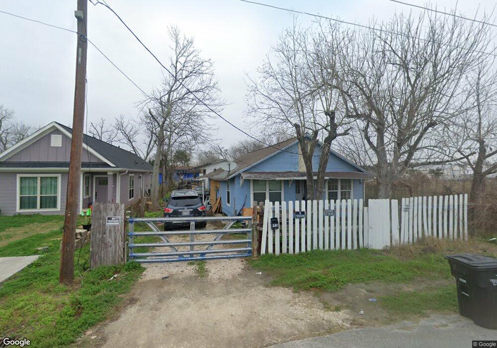 220 Avenue I, Alvin, TX 77511 - photo 1