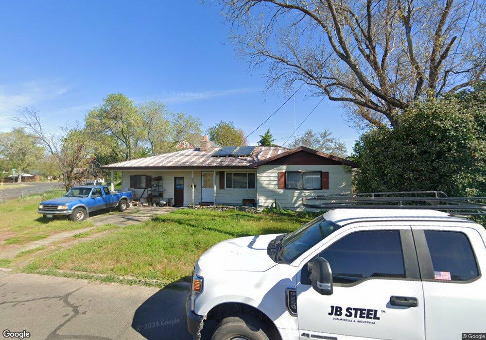 711 Chestnut St, Central Point, OR 97502 - photo 1